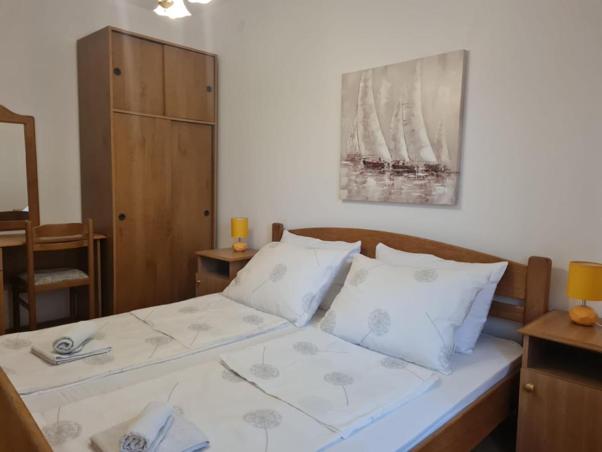 Apartments Kesic Barbat na Rabu 外观 照片